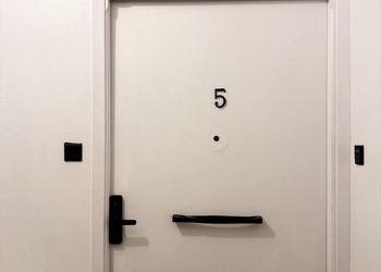 استديو بسرير ماستر وجلسة جانبية 