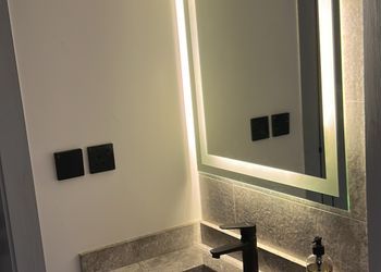 استديو بأثاث مريح وبسيط 