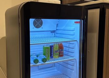 شقة بصالة أنيقة ودخول ذاتي