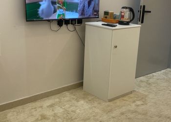 شقة بأثاث مريح وبسيط وبملحق خاص
