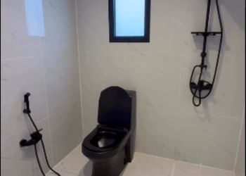 شاليه بمسطح اخضر ومجالس 