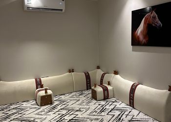 شاليه بمسبح خارجي وجلسة خارجية