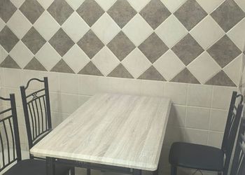 شقة بغرفة معيشة وغرفتين نوم 