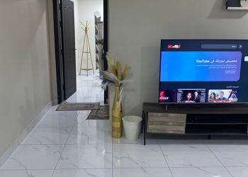 شقة بصالة انيقة وغرفة نوم