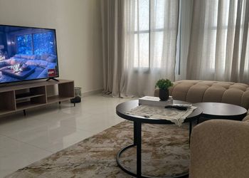 شقه بغرفة نوم وصالتيين جلوس