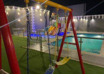 شاليه بمسبح وألعاب مائية