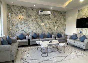شاليه بمسطح اخضر وجلسة خارجية 