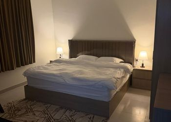 استديو بسرير ماستر وأثاث مريح 