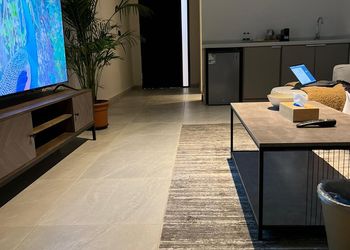 استديو بسرير ماستر وجلسة جانبية
