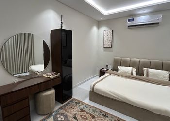 شقة بدخول ذاتي وصالة أنيقة 