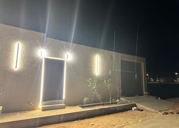 شاليه بمسطح اخضر و جلسة خارجية