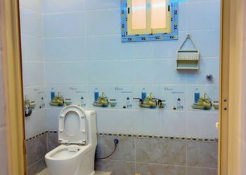 استراحة بمسطح اخضر وجلسه خارجيه