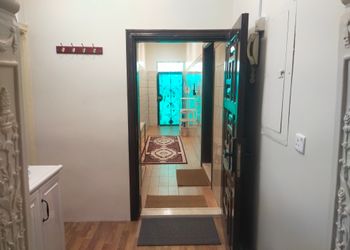 استديو بسرير ماستر وجلسة جانبية 