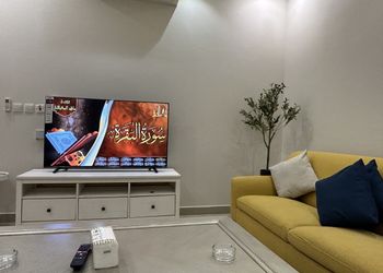 شقة بصالة وغرفتين نوم 
