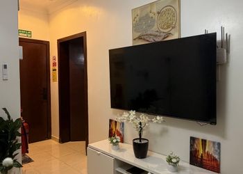 شقة بغرفة معيشة وغرفتين نوم 