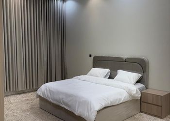 استراحة بمسطح اخضر وجلسة خارجية