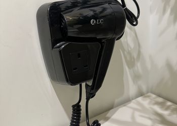 استديو بسرير ماستر وجلسه جانبيه