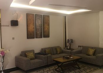 شاليه بمسبح داخلي مطل على الصالة