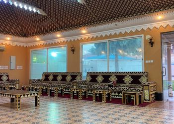 استراحة بمجالس واسعة ومسطح اخضر