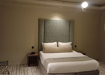 شقة بغرفة نوم وصالة مريحة 