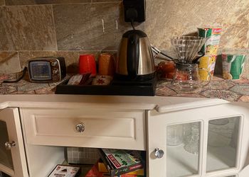 كوخ بجلسة خارجية وأجواء ريفية