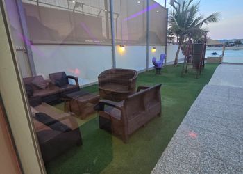 فيلا بمسبح وشاطئ خاص على البحر