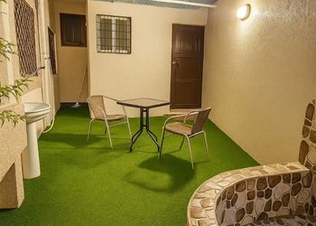 شقة بصالة مريحة وغرفتين نوم 
