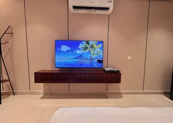 استديو بسرير ماستر وجلسة جانبية