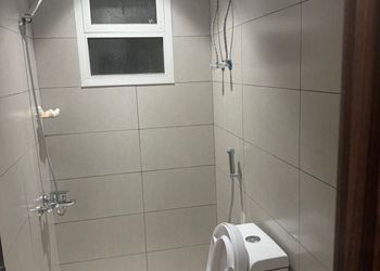 استديو هادئ بأثاث مريح