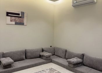 شاليه بمسبح خارجي وجلسة خارجية