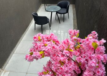 شقة غرفة نوم وصالة بجاكوزي و بلكونة 
