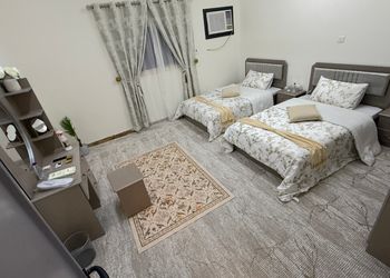 شقة بغرفة معيشة وغرفتين نوم 