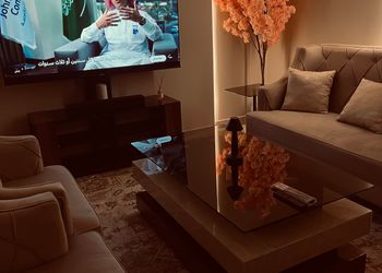 شقة بصالة مريحة ودخول ذاتي 
