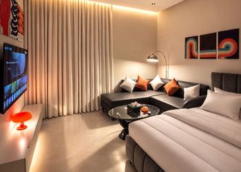 استديو بسرير ماستر وجلسة جانبية