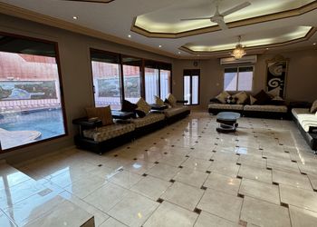 فيلا بمسبح خارجي وغرف نوم