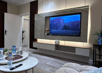 شقة بصالة أنيقة ودخول ذاتي