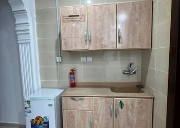 استديو بأثاث مريح وبسيط 
