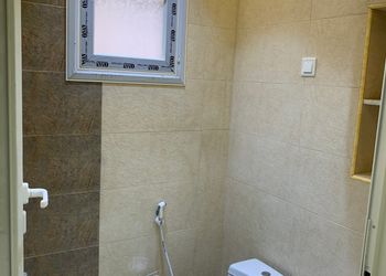 شقة بصالة مريحة وغرفتين نوم 