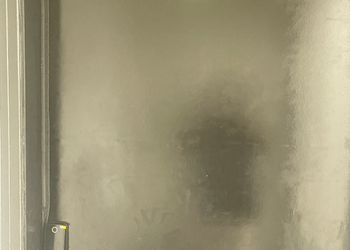 استديو بأثاث مريح وبسيط 
