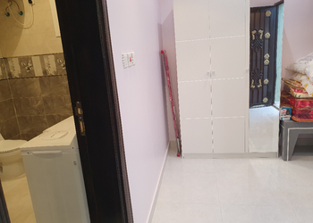 شقة بغرفتين نوم و صالة جلوس وسطح