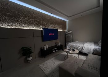 استديو بسرير ماستر وجلسة جانبية