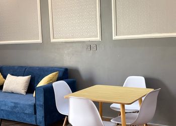 شاليه بمسطح اخضر ومسبح