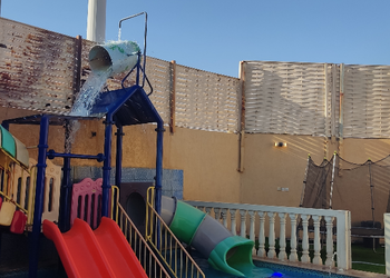 شاليه بجلسة وألعاب مائية 