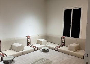 شاليه بمسطح اخضر ومسبح 
