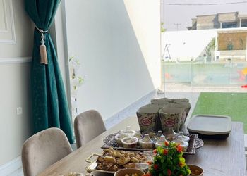 شاليه بمسبح خارجي وألعاب مائية