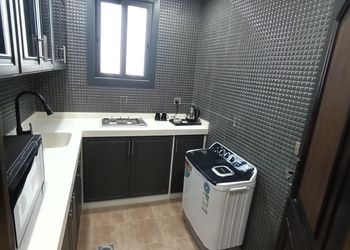 شقة بغرفتين نوم و مطبخ 