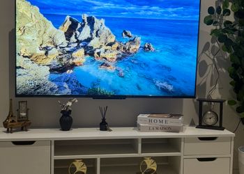 استديو بأثاث مريح وبسيط 