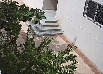 شقة بصالة جلوس وغرفة نوم 