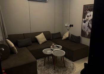 شقة بغرفة معيشة وغرفة نوم 
