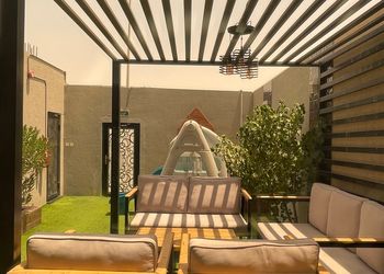 شالية بمجلس مطل على المسبح 